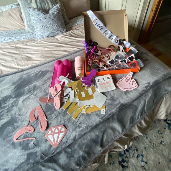 Bachelorette Decoration Bundle! - Picture 1 of 13